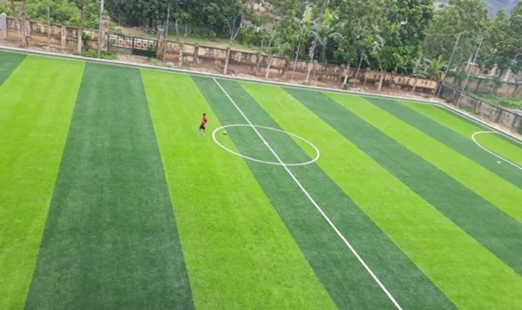 Khám Phá Mặt Sân Cỏ Nhân Tạo Chuẩn: Lợi Ích & Tiêu Chuẩn 1 mặt sân cỏ nhân tạo chuẩn